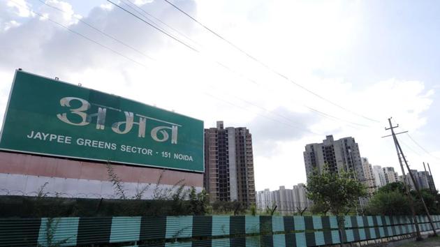 Construction stopped at Jaypee Aman project in Sector 151 on Tuesday, but builder claims it’s still going on. (Sunil Ghosh/HT Photo) Construction stopped at Jaypee Aman project in Sector 151 on Tuesday, but builder claims it’s still going on. (Sunil Ghosh/HT Photo)