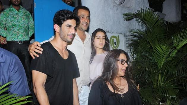Sara Ali Khan with mom Amrita Singh meet up with filmmaker Abhishek Kapoor and actor Sushant Singh Rajput.(IANS) Sara Ali Khan with mom Amrita Singh meet up with filmmaker Abhishek Kapoor and actor Sushant Singh Rajput.(IANS)