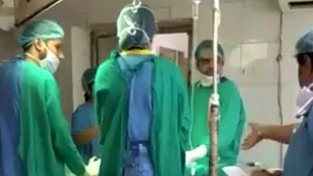 The two doctors were immediately removed from their duty after the incident was reported.(Video screen grab)