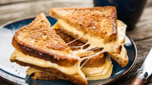 The findings showed that contrary to popular belief, consuming a higher amount of fat – about 35% of energy – is associated with a lower risk of death compared to lower intakes. (Shutterstock) The findings showed that contrary to popular belief, consuming a higher amount of fat – about 35% of energy – is associated with a lower risk of death compared to lower intakes. (Shutterstock)