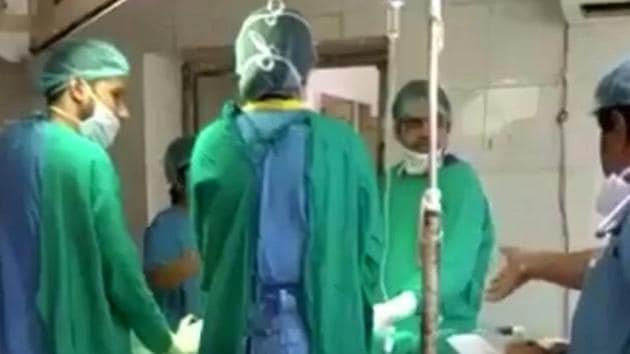 A video purportedly showed two doctors shouting at each other inside an operation room, warning them to keep their language in check and sparring over what appears to be an ego clash. (Video screen grab) A video purportedly showed two doctors shouting at each other inside an operation room, warning them to keep their language in check and sparring over what appears to be an ego clash. (Video screen grab)