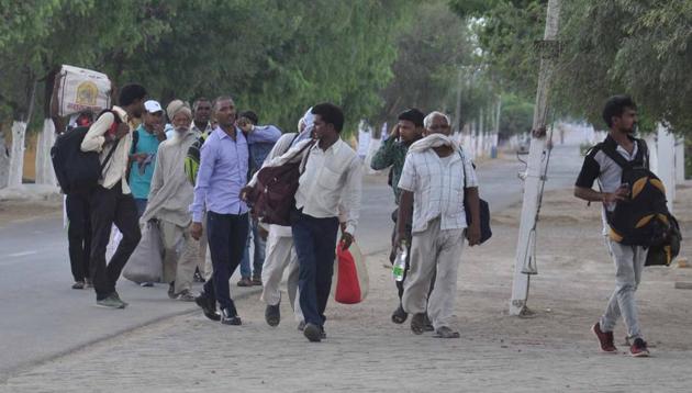 Followers leaving the Dera Sacha Sauda headquarters in Sirsa after they were evicted on August 29. (HT Photo) Followers leaving the Dera Sacha Sauda headquarters in Sirsa after they were evicted on August 29. (HT Photo)