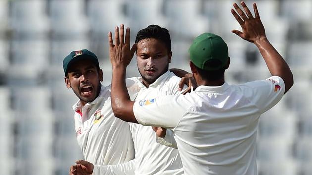 Bangladesh cricketer Shakib Al Hasan (C) celebrates with his teammate Mehedi Hasan (L) after the dismissal of Australian cricketer Usman Khawaja. (AFP) Bangladesh cricketer Shakib Al Hasan (C) celebrates with his teammate Mehedi Hasan (L) after the dismissal of Australian cricketer Usman Khawaja. (AFP)