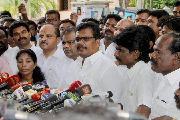 MLAs supporting VK Sasikala's nephew TTV Dinakaran address the media on Tuesday. Dinakaran renewed calls Wednesday for CM to step down.(PTI photo) MLAs supporting VK Sasikala's nephew TTV Dinakaran address the media on Tuesday. Dinakaran renewed calls Wednesday for CM to step down.(PTI photo)