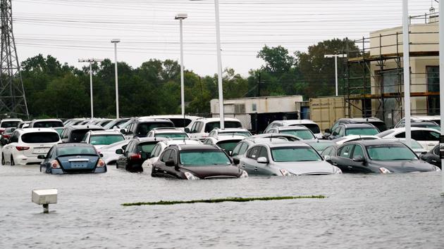 A car dealership is covered by Hurricane Harvey floodwaters near Houston, Texas August 29, 2017. (REUTERS Photo) A car dealership is covered by Hurricane Harvey floodwaters near Houston, Texas August 29, 2017. (REUTERS Photo)