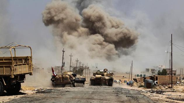 Smoke billows as Iraqi forces advance towards Al-Ayadiah village, the last remaining active front line near Tal Afar, during an operation to retake the city from the Islamic State (IS) group on August 29, 2017. (AFP Photo) Smoke billows as Iraqi forces advance towards Al-Ayadiah village, the last remaining active front line near Tal Afar, during an operation to retake the city from the Islamic State (IS) group on August 29, 2017. (AFP Photo)