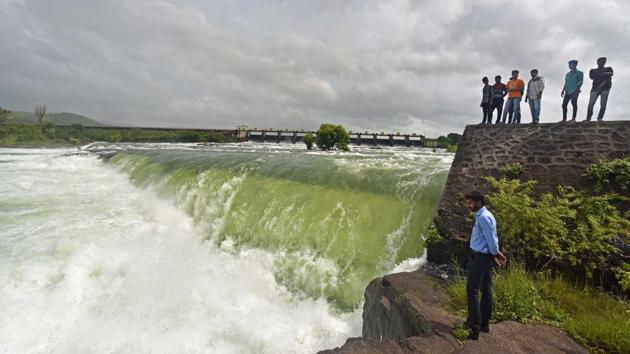 People visit Khadakwasla Dam after 14 thousand cusec water was released from the dam in Pune. (Pratham Gokhale/HT PHOTO) People visit Khadakwasla Dam after 14 thousand cusec water was released from the dam in Pune. (Pratham Gokhale/HT PHOTO)