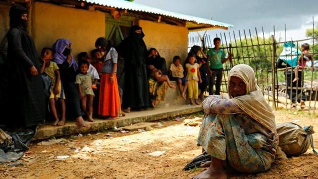 New Rohingya refugees sit near the Kutupalang makeshift refugee camp, in Cox's Bazar, Bangladesh, August 29, 2017. (REUTERS Photo) New Rohingya refugees sit near the Kutupalang makeshift refugee camp, in Cox's Bazar, Bangladesh, August 29, 2017. (REUTERS Photo)
