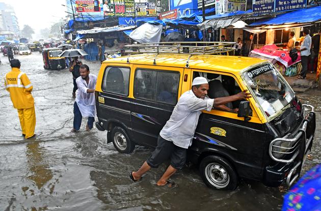 Flooded roads at Andheri, Mumbai, August 29. Twelve years later, the downpour was only a third of that in 2005, but the impact was nearly as bad.(Shashi S Kashyap/HT)