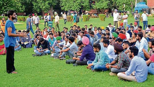 Members of the SFS during the general body meeting of the party at Student Centre, Panjab University, Chandigarh, on Wednesday. (Karun Sharma/HT) Members of the SFS during the general body meeting of the party at Student Centre, Panjab University, Chandigarh, on Wednesday. (Karun Sharma/HT)