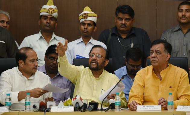 Khanna directed that FIRs be filed after homebuyers alleged that the police are lenient on builders and they do not pay attention to buyers’ grievances. (Virendra Singh Gosain/HT PHOTO) Khanna directed that FIRs be filed after homebuyers alleged that the police are lenient on builders and they do not pay attention to buyers’ grievances. (Virendra Singh Gosain/HT PHOTO)