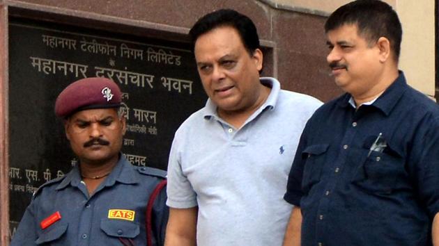 The Enforcement Directorate officer arrested millionaire meat exporter Moin Qureshi in connection with the Rs 200 crore money laundering case in Delhi’s Patiala House court in New Delhi, India on August 26, 2017. (Sonu Mehta/HT PHOTO) The Enforcement Directorate officer arrested millionaire meat exporter Moin Qureshi in connection with the Rs 200 crore money laundering case in Delhi’s Patiala House court in New Delhi, India on August 26, 2017. (Sonu Mehta/HT PHOTO)