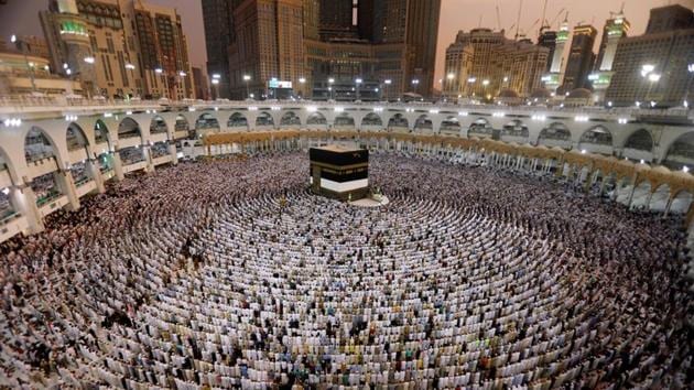 Muslims pray at the Grand mosque ahead of the annual Haj pilgrimage in Mecca, Saudi Arabia August 29, 2017. (REUTERS) Muslims pray at the Grand mosque ahead of the annual Haj pilgrimage in Mecca, Saudi Arabia August 29, 2017. (REUTERS)