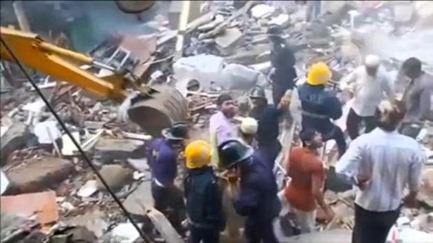 People and rescue personnel are seen after a building collapsed in Mumbai, India in this still frame taken from video August 31, 2017.(REUTERS Photo)