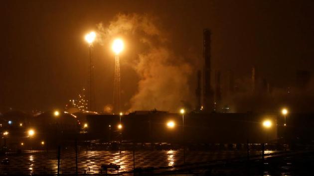 A chemical plant is photographed from a nearby highway during Tropical Storm Harvey in Deer Park, Texas, US August 27, 2017. (REUTERS) A chemical plant is photographed from a nearby highway during Tropical Storm Harvey in Deer Park, Texas, US August 27, 2017. (REUTERS)