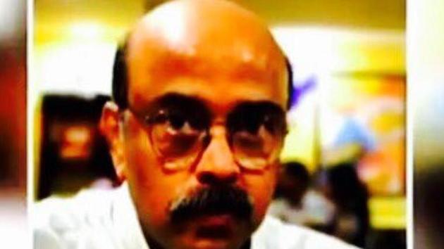 Deepak Amrapurkar, 58, disappeared while wading through the flood waters near the Elphinstone Road signal in central Mumbai (HT) Deepak Amrapurkar, 58, disappeared while wading through the flood waters near the Elphinstone Road signal in central Mumbai (HT)