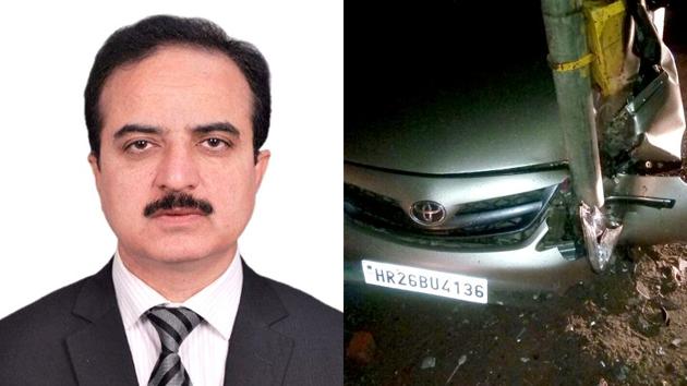 Ramesh Vij’s (left) Toyota Corolla Altis car was found some distance away crashed to an electric pole. (HT Photo) Ramesh Vij’s (left) Toyota Corolla Altis car was found some distance away crashed to an electric pole. (HT Photo)