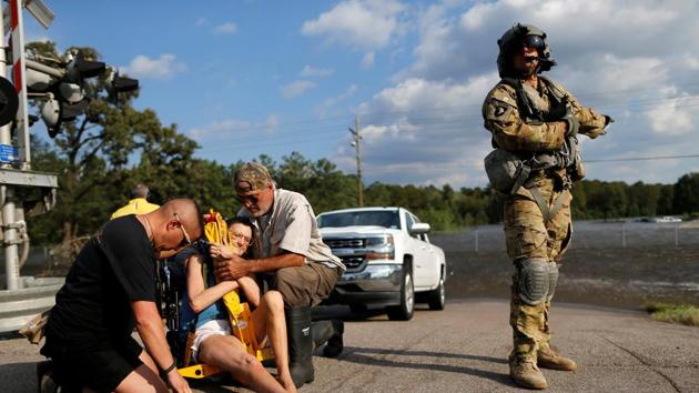 Rescue personnel help Hersey Kirk into a restraint before being airlifted into a rescue helicopter after she was rescued from her home flooded by Tropical Storm Harvey in Rose City, Texas, U.S. on August 31, 2017. (REUTERS Photo) Rescue personnel help Hersey Kirk into a restraint before being airlifted into a rescue helicopter after she was rescued from her home flooded by Tropical Storm Harvey in Rose City, Texas, U.S. on August 31, 2017. (REUTERS Photo)