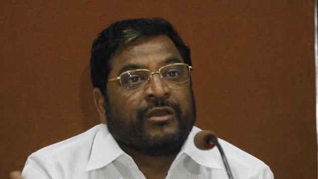 MP Raju Shetti said that the NDA government was cheating farmers.