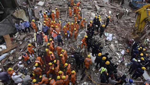Rescue operations unfolding at the site. (Anshuman Poyrekar/HT) Rescue operations unfolding at the site. (Anshuman Poyrekar/HT)
