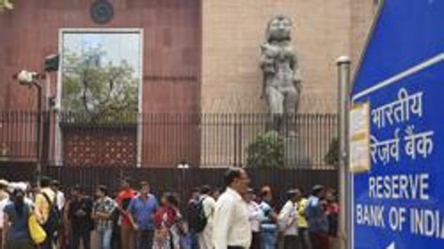 People wait outside the Reserve Bank of India to submit their demonetised banknotes on last day of currency exchange, New Delhi, March 31, 2017 (Ravi Choudhary/HT PHOTO) People wait outside the Reserve Bank of India to submit their demonetised banknotes on last day of currency exchange, New Delhi, March 31, 2017 (Ravi Choudhary/HT PHOTO)