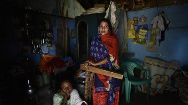 Anita Chetty, a former SPO earns around Rs 1,000 per month by working as a maid in Bijapur, just enough for herself for herself and her mother (also in the picture), whom she occasionally visits.(Ravi Choudhary/HT PHOTO)