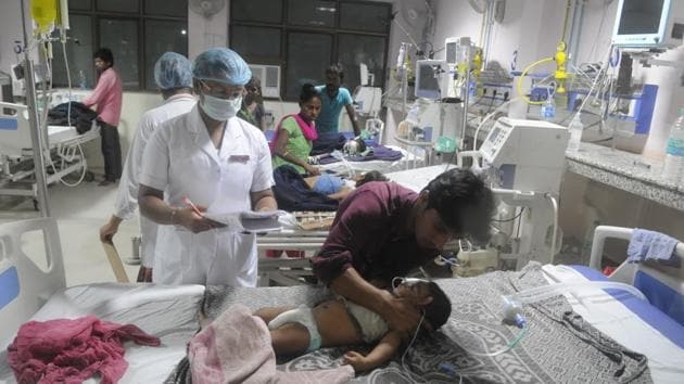 Children being treated at the BRD medical college in Gorakhpur.(HT Photo)