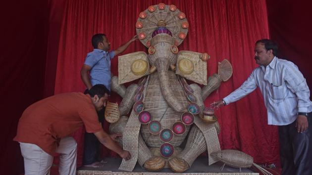 The Sanyukt Prasad Mitra Mandal in Narayan Peth made an idol of 27 different types of bamboo products including a lamp, fan, bowl, pot and basket. (Pratham Gokhale/HT PHOTO) The Sanyukt Prasad Mitra Mandal in Narayan Peth made an idol of 27 different types of bamboo products including a lamp, fan, bowl, pot and basket. (Pratham Gokhale/HT PHOTO)