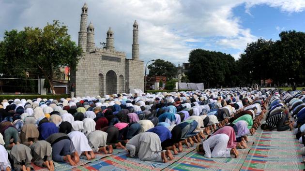Muslims offer prayers in Jammu on Saturday. (Nitin Kanotra/HT)