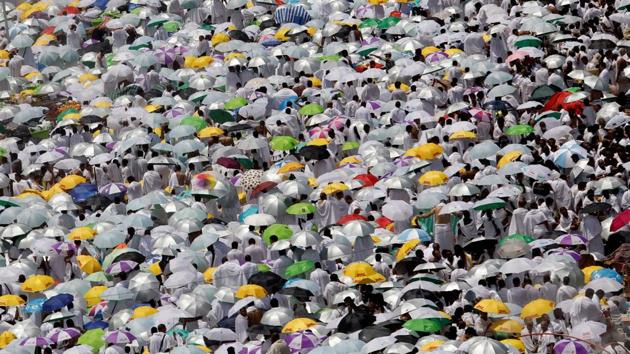 Muslim pilgrims pray outside Namira Mosque on the plains of Arafat during the annual haj pilgrimage, outside the holy city of Mecca, Saudi Arabia . (Suhaib Salem / REUTERS) Muslim pilgrims pray outside Namira Mosque on the plains of Arafat during the annual haj pilgrimage, outside the holy city of Mecca, Saudi Arabia . (Suhaib Salem / REUTERS)