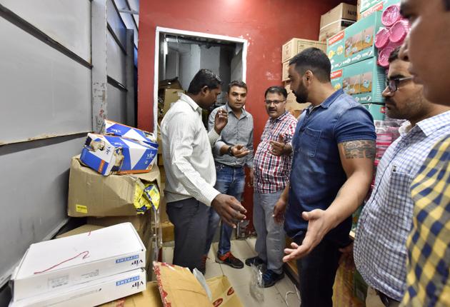 DTP teams during the sealing drive at MG Road malls. (Sanjeev Verma/HT PHOTO) DTP teams during the sealing drive at MG Road malls. (Sanjeev Verma/HT PHOTO)