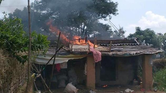 One of the three houses of a Muslim man in Naitand village in Jharkhand’s Giridh district set ablaze by a mob after he allegedly slaughtered cows on Saturday.(HT PHOTO)