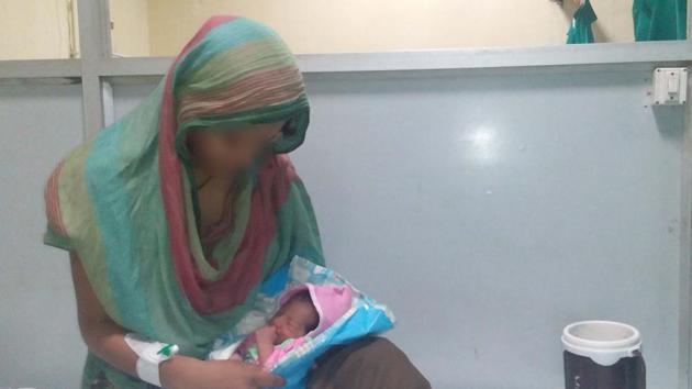 Soniya Bano, who was abandoned by her husband on Tuesday, a day after she gave birth to a baby girl.(HT Photo)