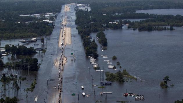 Vehicles on Interstate 10 navigate through flood waters caused by Tropical Storm Harvey in Vidor, Texas, U.S. (Adrees Latif / REUTERS) Vehicles on Interstate 10 navigate through flood waters caused by Tropical Storm Harvey in Vidor, Texas, U.S. (Adrees Latif / REUTERS)