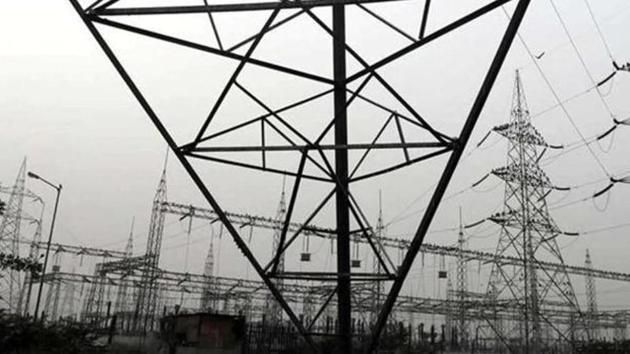 The latest reservoir level at Pong Dam and Bhakhra Dam is 1,382ft and 1,672ft, respectively. (HT Photo) The latest reservoir level at Pong Dam and Bhakhra Dam is 1,382ft and 1,672ft, respectively. (HT Photo)