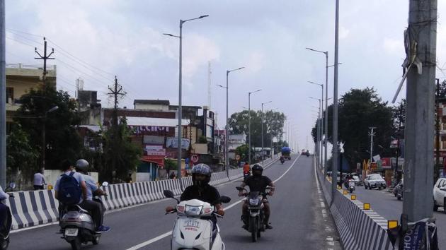 A view of Balliwala flyover in Dehradun on Sunday. (HT Photo) A view of Balliwala flyover in Dehradun on Sunday. (HT Photo)