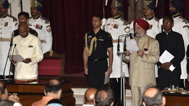 Hardeep Puri being sworn in as a Union minister of state by President Ram Nath Kovind at Rashtrapati Bhavan in New Delhi. (Arvind Yadav/HT PHOTO) Hardeep Puri being sworn in as a Union minister of state by President Ram Nath Kovind at Rashtrapati Bhavan in New Delhi. (Arvind Yadav/HT PHOTO)