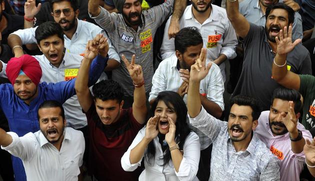 Members of PUSU, ISA and PPSpO during the panel announcement of their alliance at Student Centre, Panjab University on Chandigarh.(Karun Sharma/HT)