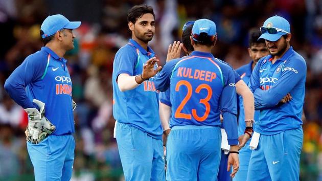 Bhuvneshwar Kumar celebrates with Indian cricket teammates after taking the wicket of Sri Lanka's Lahiru Thirimanne in the fifth ODI on Sunday.(REUTERS)