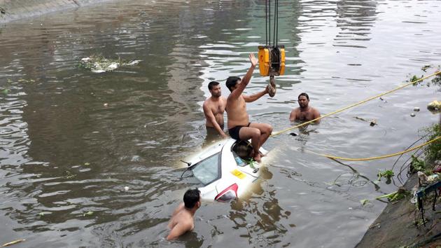 Two people died and several others are feared to have been killed in East Delhi after a part of the Ghazipur garbage landfill collapsed on Friday afternoon, sweeping several vehicles on a nearby road into a canal. in New Delhi. (Vipin Kumar / HT PHOTO) Two people died and several others are feared to have been killed in East Delhi after a part of the Ghazipur garbage landfill collapsed on Friday afternoon, sweeping several vehicles on a nearby road into a canal. in New Delhi. (Vipin Kumar / HT PHOTO)