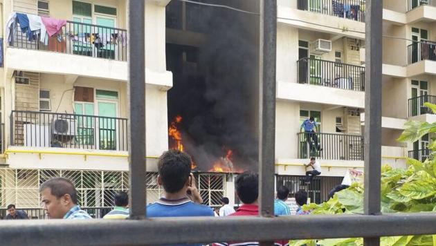 The incident took place when pipes were being laid by the workers near a park of the society where a meeting of residents was going on. The incident took place when pipes were being laid by the workers near a park of the society where a meeting of residents was going on.
