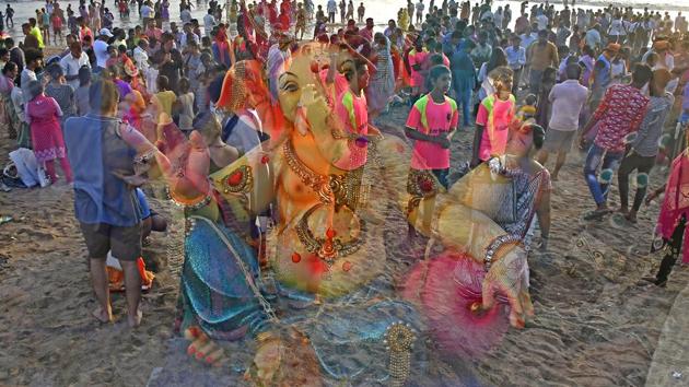 People carry Hindu God Ganesha for Immersion on 7th day at Versova Beach in Mumbai. (Shashi S Kashyap / HT PHOTO) People carry Hindu God Ganesha for Immersion on 7th day at Versova Beach in Mumbai. (Shashi S Kashyap / HT PHOTO)
