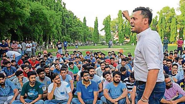 Student leaders have given up on the traditional attires and are opting for casual dress code.(Karun Sharma/HT)