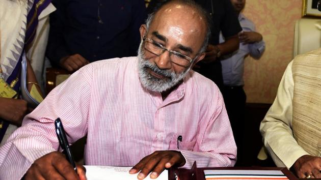 Alphons Kannanthanam, Minister of State (Independent Charge) for Tourism, takes over charge in his office at Transport Bhawan in New Delhi, India on September 4, 2017.(Sonu Mehta/HT PHOTO)