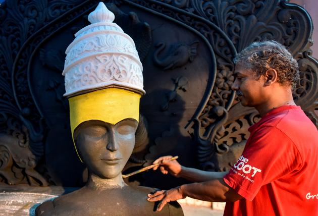 INDIAN IDOL: Work in progress at Lalbaug. (Kunal Patil/HT Photo) 