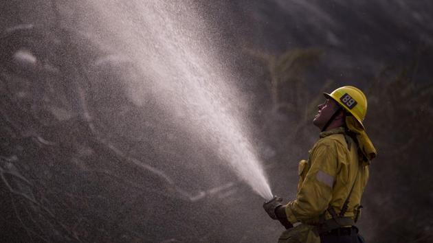 A smattering of rain and easing temperatures helped more than 1,000 firefighters battling the largest wildfire in Los Angeles history gain the upper hand on the blaze on Sunday but officials warned that danger remains.Shifting winds could cause burning embers to spread the fire once more through the rugged northern edge of Los Angeles, said Garcetti. (David McNew / AFP) A smattering of rain and easing temperatures helped more than 1,000 firefighters battling the largest wildfire in Los Angeles history gain the upper hand on the blaze on Sunday but officials warned that danger remains.Shifting winds could cause burning embers to spread the fire once more through the rugged northern edge of Los Angeles, said Garcetti. (David McNew / AFP)