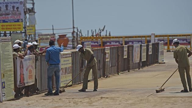 CLEAN AND CLEAR: Work on at Girgaum Chowpatty. (Satyabrata Tripathy/HT Photo) 