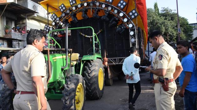 With police officials busy managing the Ganesh Festival proceedings, the city has now become a feeding ground for petty thieves.(HT PHOTo)