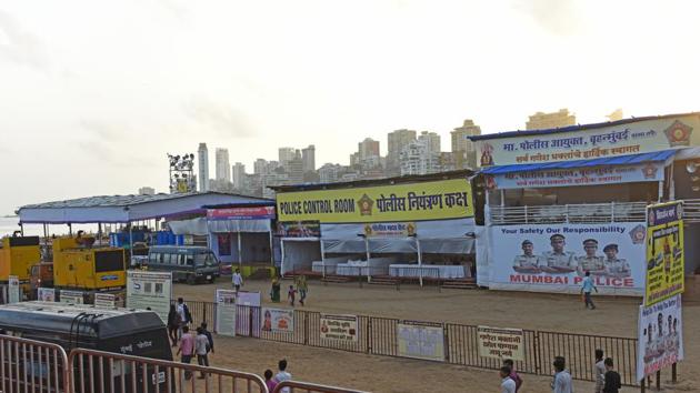 Preparation for Ganpati visarjan at Girgaum Chowpatty in Mumbai. (Satyabrata Tripathy/HT) Preparation for Ganpati visarjan at Girgaum Chowpatty in Mumbai. (Satyabrata Tripathy/HT)