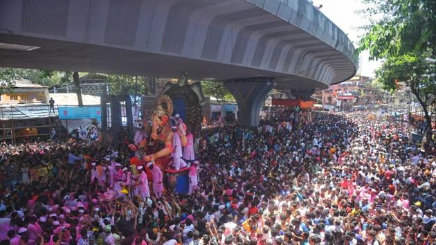 Today on the occasion of ‘Anant Chaturdashi,’ devotees are all set to bid farewell to Lord Ganesha. The Lalbaughcha Raja attracted a large number of devotees as they celebrated the festival to honour and worship Lord Ganesha. (Pratik chorge/ HT Photo) Today on the occasion of ‘Anant Chaturdashi,’ devotees are all set to bid farewell to Lord Ganesha. The Lalbaughcha Raja attracted a large number of devotees as they celebrated the festival to honour and worship Lord Ganesha. (Pratik chorge/ HT Photo)